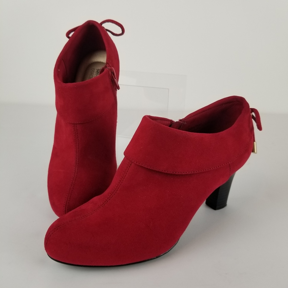 Coach and Four Red Faux Suede Ankle Booties Bow Back Block Heel Size 7